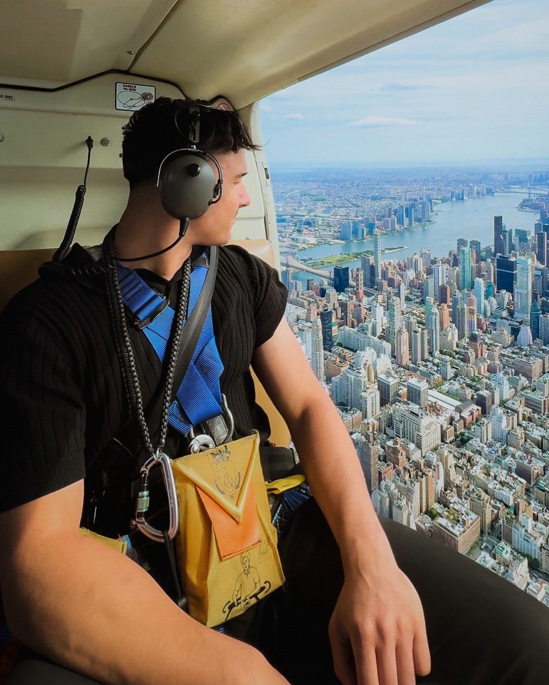Tinus Klauser im Helikopter über Manhattan.